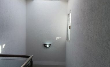 CASA EN VENTA, a 2 cuadras de la calzada Lázaro Cárdenas