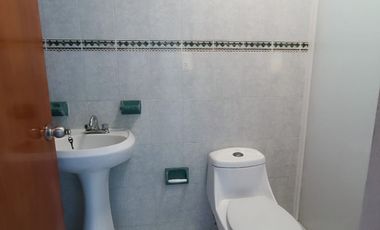 CASA EN VENTA, a 2 cuadras de la calzada Lázaro Cárdenas