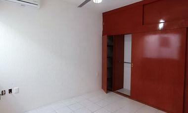 CASA EN VENTA, a 2 cuadras de la calzada Lázaro Cárdenas