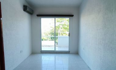 CASA EN VENTA, a 2 cuadras de la calzada Lázaro Cárdenas