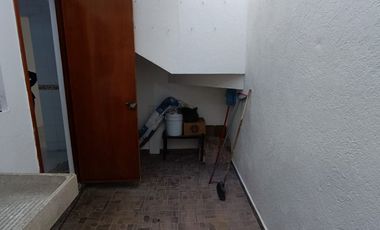 CASA EN VENTA, a 2 cuadras de la calzada Lázaro Cárdenas
