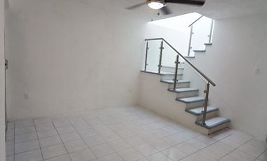 CASA EN VENTA, a 2 cuadras de la calzada Lázaro Cárdenas