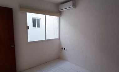 CASA EN VENTA, a 2 cuadras de la calzada Lázaro Cárdenas