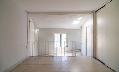 CASA SOLA SOBRE AVENIDA  PRINCIPAL SUBIDA A CHALMA