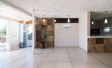 CASA SOLA SOBRE AVENIDA  PRINCIPAL SUBIDA A CHALMA