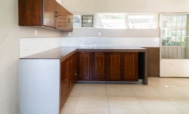 CASA SOLA SOBRE AVENIDA  PRINCIPAL SUBIDA A CHALMA