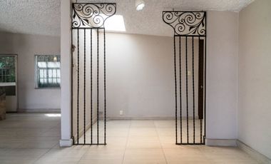 CASA SOLA SOBRE AVENIDA  PRINCIPAL SUBIDA A CHALMA