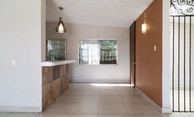 CASA SOLA SOBRE AVENIDA  PRINCIPAL SUBIDA A CHALMA