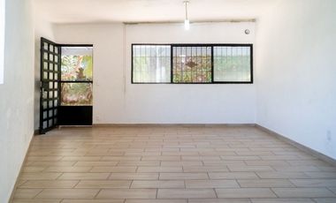 CASA SOLA SOBRE AVENIDA  PRINCIPAL SUBIDA A CHALMA