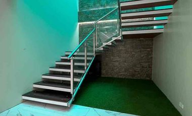 Se vende de Oportunidad Casa nueva en Km 1 de Vía a Samborondón Vista al Lago