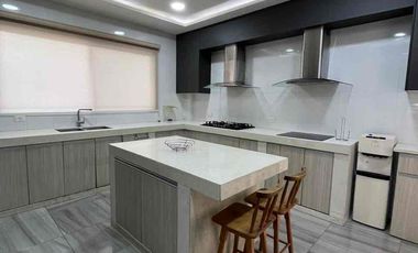 Se vende de Oportunidad Casa nueva en Km 1 de Vía a Samborondón Vista al Lago