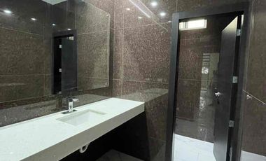 Se vende de Oportunidad Casa nueva en Km 1 de Vía a Samborondón Vista al Lago