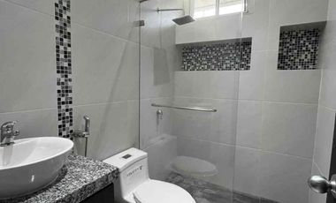 Se vende de Oportunidad Casa nueva en Km 1 de Vía a Samborondón Vista al Lago