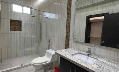 Se vende de Oportunidad Casa nueva en Km 1 de Vía a Samborondón Vista al Lago