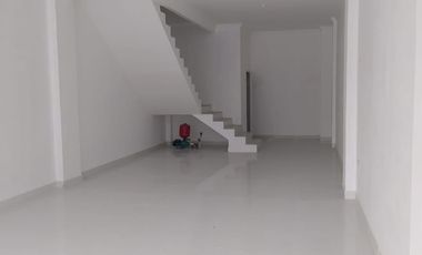 Disewakan Ruko 3 Lantai Siap Huni Pinggir Jl. Raya Transyogie