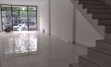 Disewakan Ruko 3 Lantai Siap Huni Pinggir Jl. Raya Transyogie