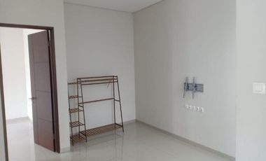 Dijual Rumah 2 Lantai Nyaman Siap Huni Semi Furnish Cluster Ekslusif di Setra Permai Residence
