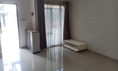 Dijual Rumah 2 Lantai Nyaman Siap Huni Semi Furnish Cluster Ekslusif di Setra Permai Residence
