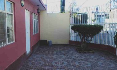 CASA EN VENTA EN ESQUINA EN SOLEDAD CERCANA CARRETERA A MATEHUALA Y BENITO JUÁREZ