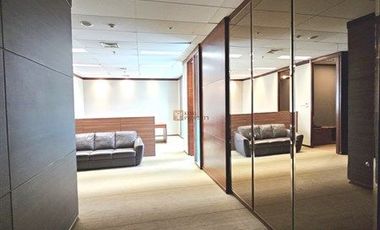 Kantor Prestisius di Equity Tower SCBD Sudirman Dengan Luas 221m2 Sudah Tersedia 10 Sekat, Representatif untuk Perusahaan Nasional & Multinasional