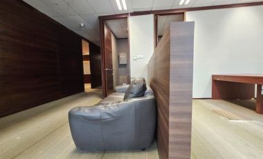 Kantor Prestisius di Equity Tower SCBD Sudirman Dengan Luas 221m2 Sudah Tersedia 10 Sekat, Representatif untuk Perusahaan Nasional & Multinasional