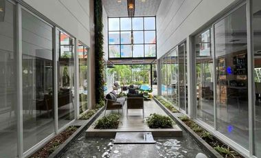 Se vende Mansión moderna con 2 dptos y Cancha de Futbol Via a Samborondón km 2