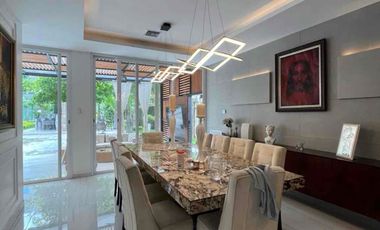 Se vende Mansión moderna con 2 dptos y Cancha de Futbol Via a Samborondón km 2