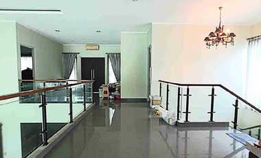 rumah dalam komplek 2 kilometer ke stasiun MRT lebak bulus bentuk tanah kotak, hadap tenggara,jakarta selatan