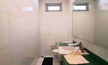 rumah dalam komplek 2 kilometer ke stasiun MRT lebak bulus bentuk tanah kotak, hadap tenggara,jakarta selatan