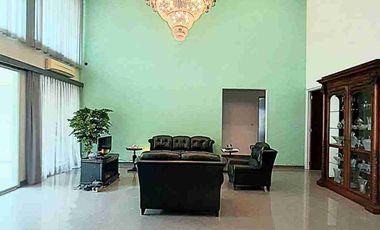 rumah dalam komplek 2 kilometer ke stasiun MRT lebak bulus bentuk tanah kotak, hadap tenggara,jakarta selatan