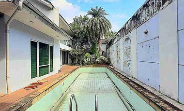 rumah dalam komplek 2 kilometer ke stasiun MRT lebak bulus bentuk tanah kotak, hadap tenggara,jakarta selatan