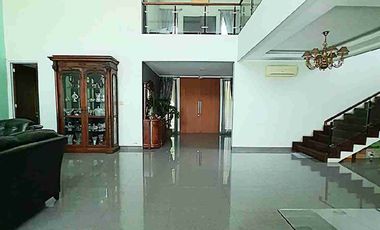 rumah dalam komplek 2 kilometer ke stasiun MRT lebak bulus bentuk tanah kotak, hadap tenggara,jakarta selatan