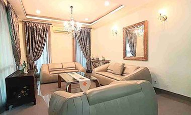 rumah dalam komplek 2 kilometer ke stasiun MRT lebak bulus bentuk tanah kotak, hadap tenggara,jakarta selatan