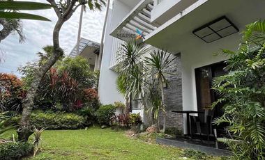 Jual Cepat Rumah Mewah Tropis Modern di jalan kembar villa puncak tidar Malang