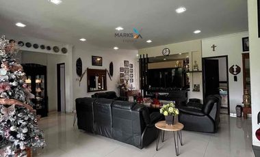 Jual Cepat Rumah Mewah Tropis Modern di jalan kembar villa puncak tidar Malang
