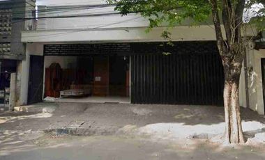 TOKO BANGUNAN KOMERSIAL DI PUSAT KOTA TULUNGAGUNG JALAN KAPTEN KASIHIN
