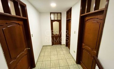 VENDO HERMOSA CASA DE OCASIÓN EN SULLANA, AL COSTADO DEL COLEGIO STA ROSA