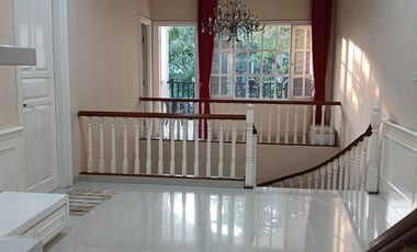 Rumah Mewah di Grisenda pik ada pool