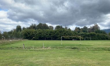Orilla de camino comercial habitacional 2 Km de La Ciudad
