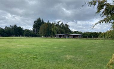 Orilla de camino comercial habitacional 2 Km de La Ciudad