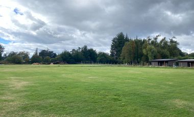 Orilla de camino comercial habitacional 2 Km de La Ciudad
