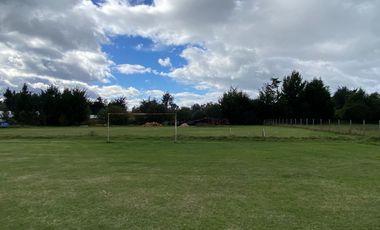 Orilla de camino comercial habitacional 2 Km de La Ciudad
