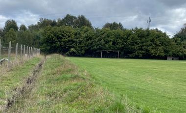 Orilla de camino comercial habitacional 2 Km de La Ciudad