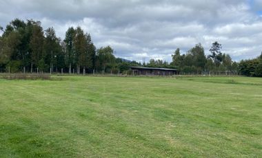 Orilla de camino comercial habitacional 2 Km de La Ciudad