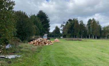 Orilla de camino comercial habitacional 2 Km de La Ciudad
