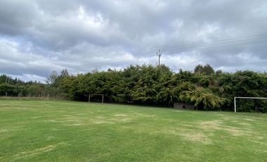 Orilla de camino comercial habitacional 2 Km de La Ciudad