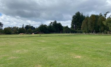 Orilla de camino comercial habitacional 2 Km de La Ciudad