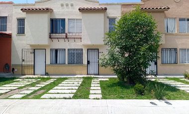 Casa Semiamueblada en Renta en Fraccionamiento Real Navarra, con vigilancia 24 hrs.