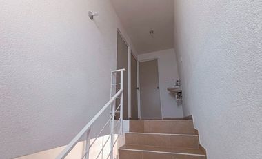 Casa Semiamueblada en Renta en Fraccionamiento Real Navarra, con vigilancia 24 hrs.