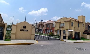 Casa Semiamueblada en Renta en Fraccionamiento Real Navarra, con vigilancia 24 hrs.